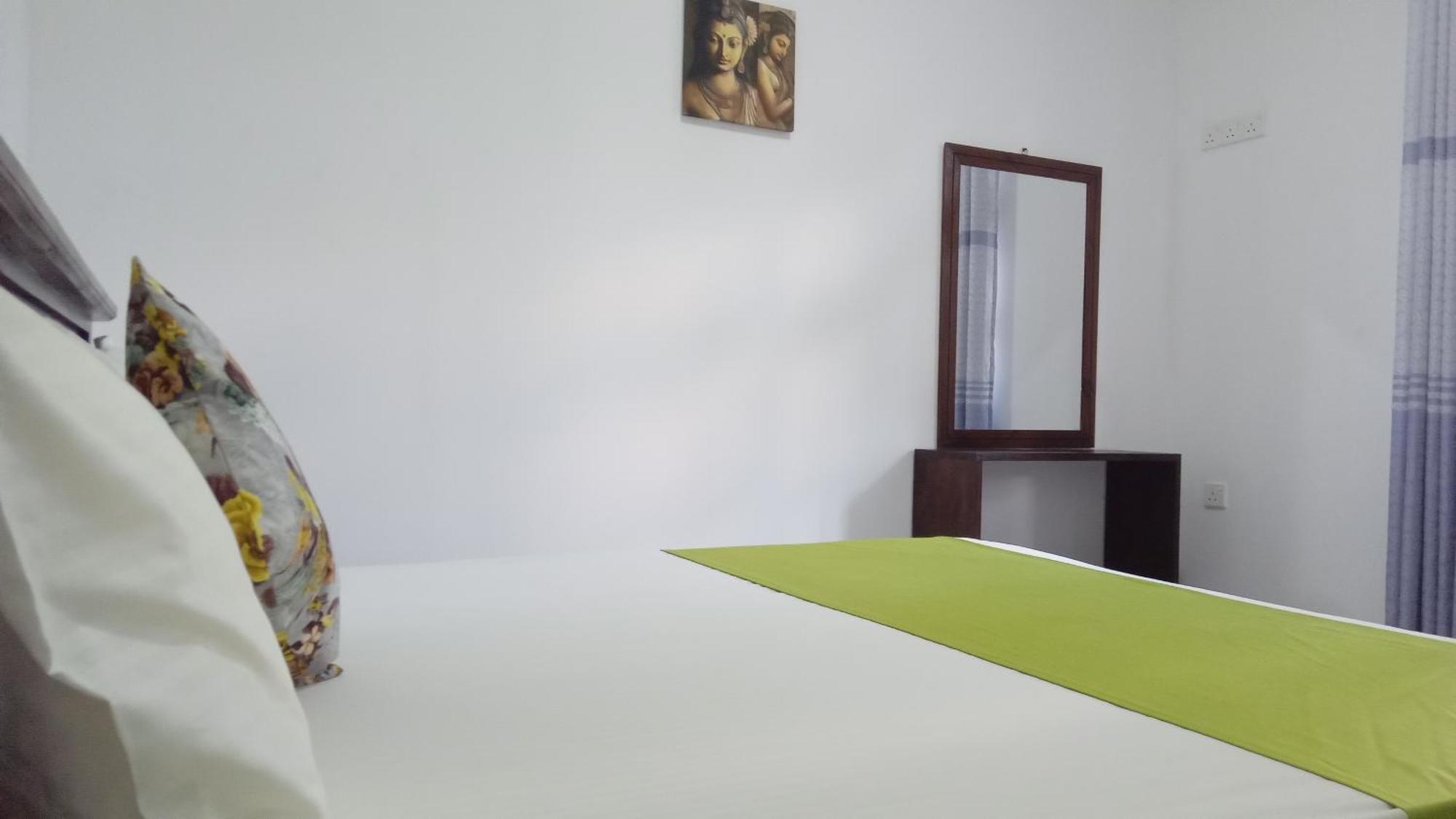 Lake Edge Resort Anuradhapura Room photo